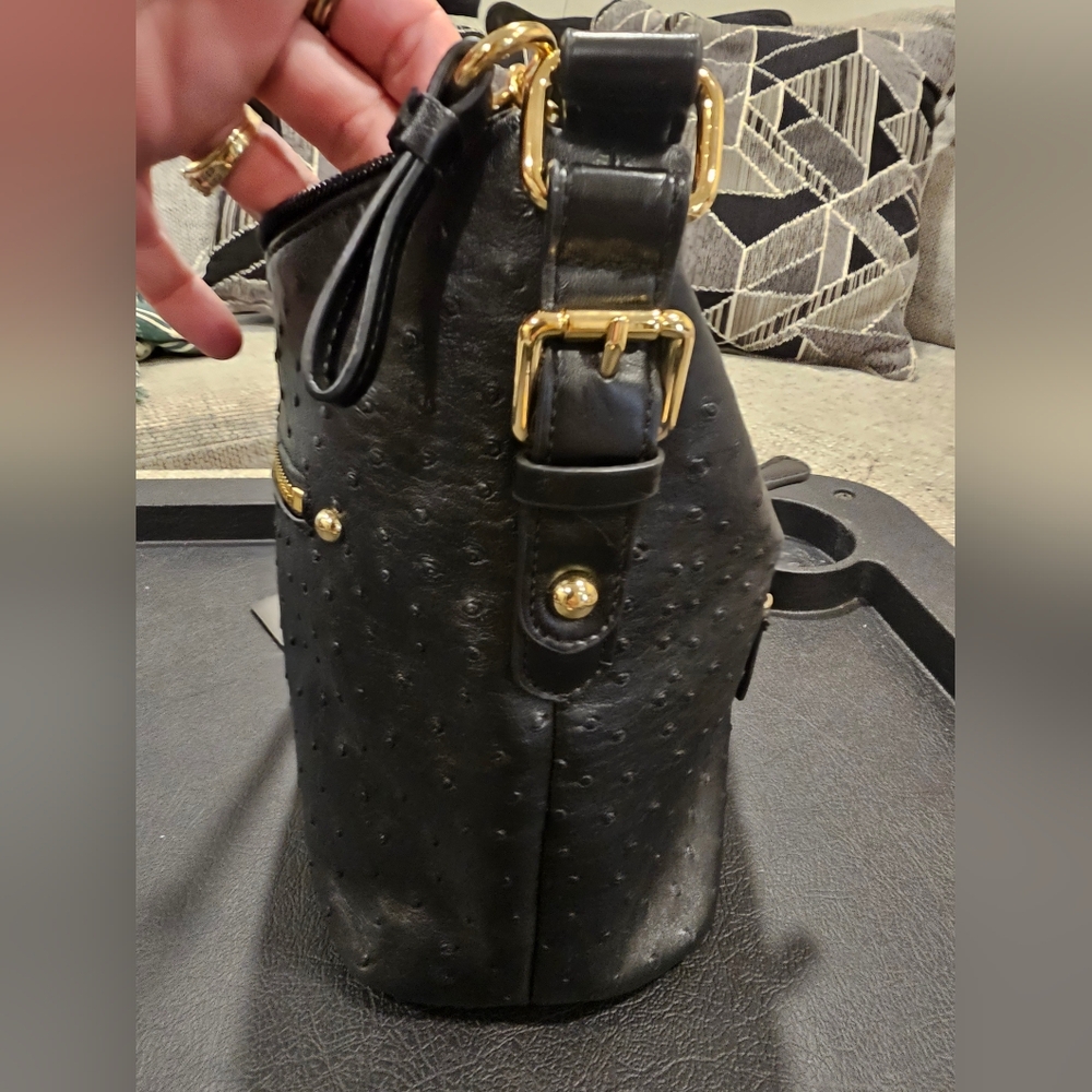 Gianni Bernini Black Vegan Leather Ostrich Embossed Adjustable Crossbody Bag - Picture 4 of 11
